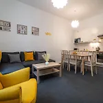 Little Tom Apartman