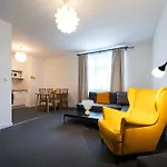 Little Tom Apartman