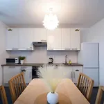 Little Tom Apartman