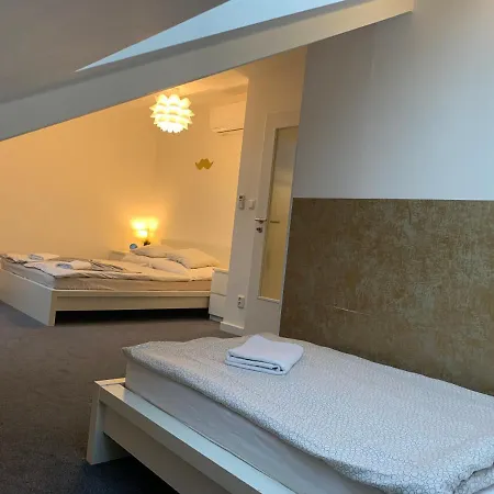 Little Tom Apartment *