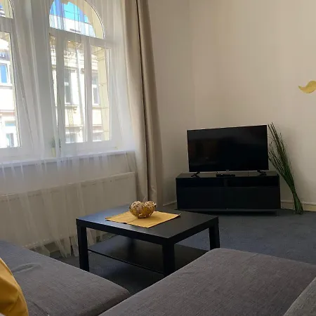 Little Tom Apartment *