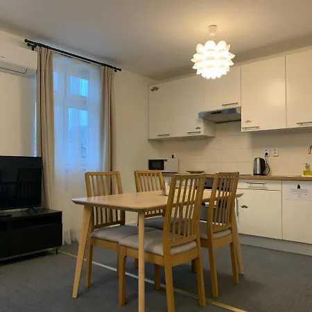 Little Tom Apartament *
