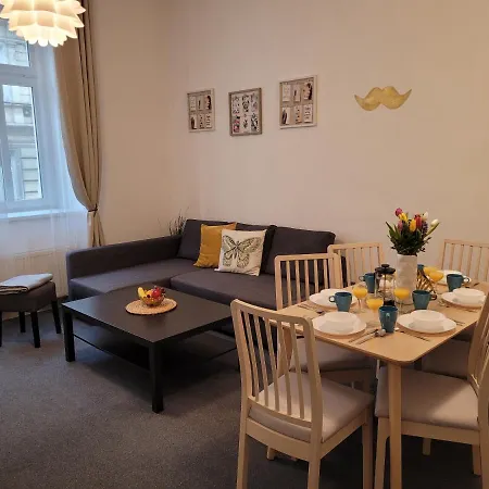 Little Tom Apartament Praga