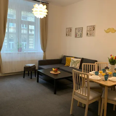 Little Tom Apartament *